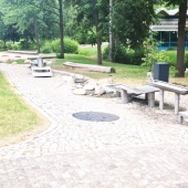 Bild vom Spielplatz anzeigen.