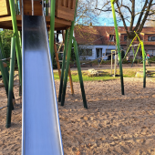 Bild vom Spielplatz anzeigen.
