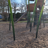Bild vom Spielplatz anzeigen.