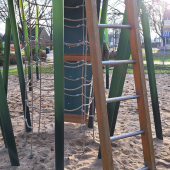 Bild vom Spielplatz anzeigen.