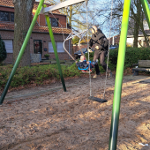 Bild vom Spielplatz anzeigen.