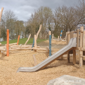 Bild vom Spielplatz anzeigen.