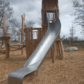 Bild vom Spielplatz anzeigen.