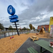 Bild vom Spielplatz anzeigen.