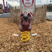 Bild vom Spielplatz anzeigen.