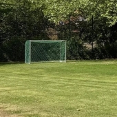 Bild vom Spielplatz anzeigen.