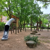 Bild vom Spielplatz anzeigen.