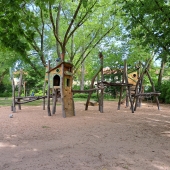 Bild vom Spielplatz anzeigen.