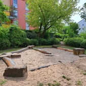 Bild vom Spielplatz anzeigen.