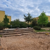Bild vom Spielplatz anzeigen.
