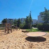 Bild vom Spielplatz anzeigen.