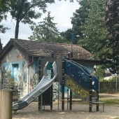 Bild vom Spielplatz anzeigen.