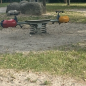 Bild vom Spielplatz anzeigen.
