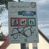 Bild vom Spielplatz anzeigen.