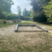 Bild vom Spielplatz anzeigen.