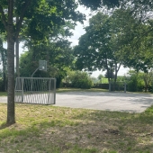Bild vom Spielplatz anzeigen.