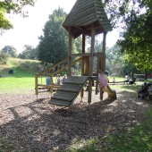 Bild vom Spielplatz anzeigen.