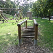 Bild vom Spielplatz anzeigen.