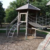 Bild vom Spielplatz anzeigen.