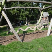 Bild vom Spielplatz anzeigen.