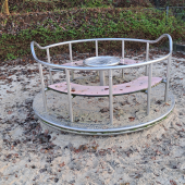 Bild vom Spielplatz anzeigen.