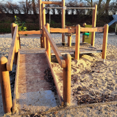 Bild vom Spielplatz anzeigen.