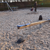 Bild vom Spielplatz anzeigen.