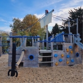 Bild vom Spielplatz anzeigen.