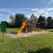 Bild vom Spielplatz anzeigen.