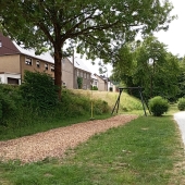 Bild vom Spielplatz anzeigen.