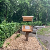 Bild vom Spielplatz anzeigen.