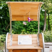 Bild vom Spielplatz anzeigen.