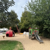 Bild vom Spielplatz anzeigen.