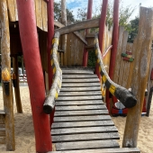 Bild vom Spielplatz anzeigen.