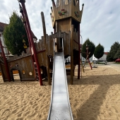 Bild vom Spielplatz anzeigen.