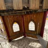 Bild vom Spielplatz anzeigen.