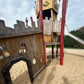 Bild vom Spielplatz anzeigen.