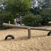 Bild vom Spielplatz anzeigen.