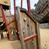 Bild vom Spielplatz anzeigen.