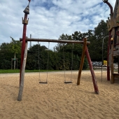 Bild vom Spielplatz anzeigen.