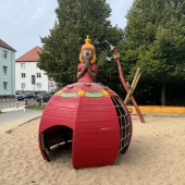 Bild vom Spielplatz anzeigen.