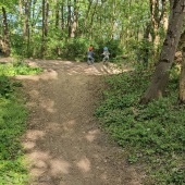 Bild vom Spielplatz anzeigen.