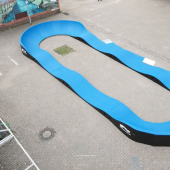 Bild vom Spielplatz anzeigen.