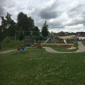 Bild vom Spielplatz anzeigen.