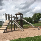Bild vom Spielplatz anzeigen.