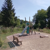 Bild vom Spielplatz anzeigen.
