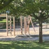 Bild vom Spielplatz anzeigen.