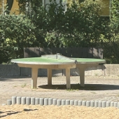 Bild vom Spielplatz anzeigen.