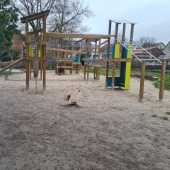 Bild vom Spielplatz anzeigen.
