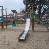 Bild vom Spielplatz anzeigen.